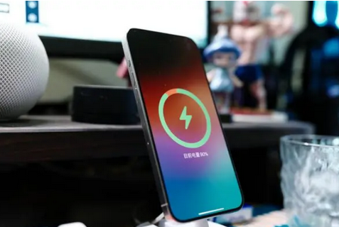 闽侯苹果15换屏服务分享用什么充电器给iPhone15充电更好 